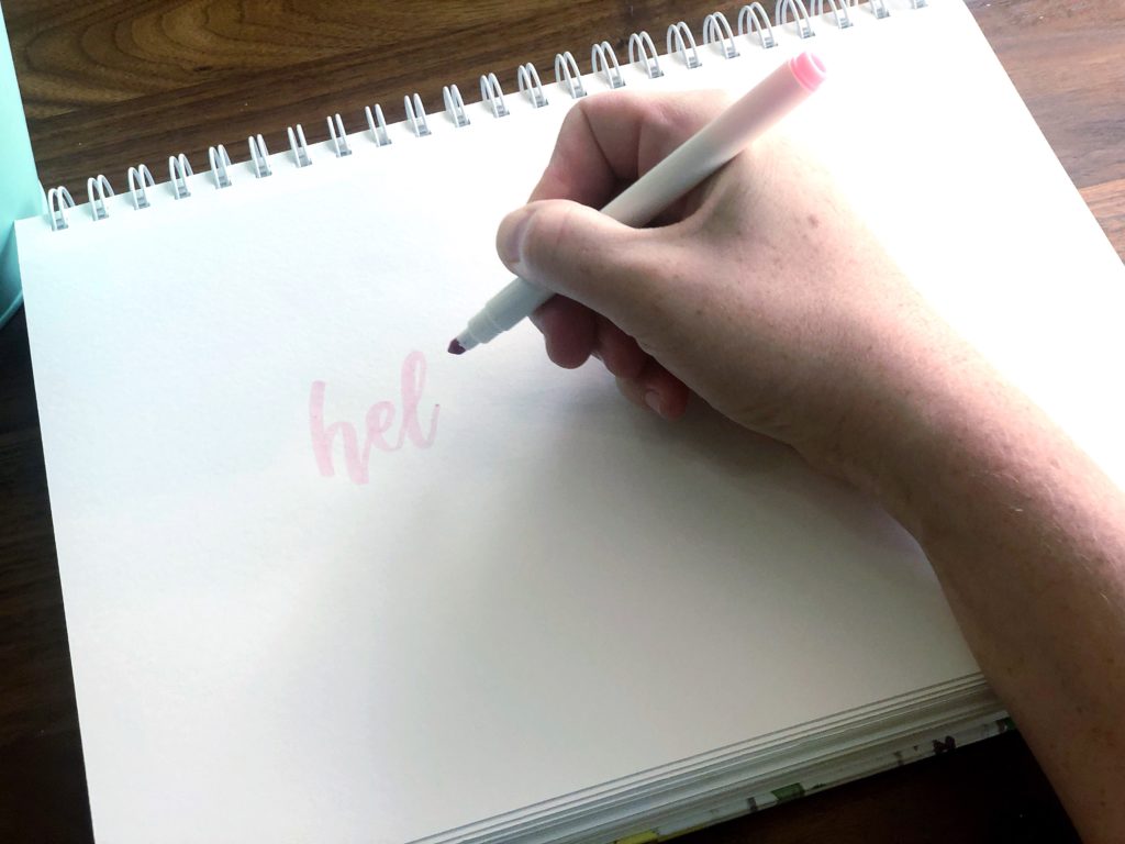 How to hold pens for hand lettering